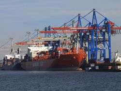 [Foto „Hafen Hamburg“; Foto: www.mediaserver.hamburg.de/C. Spahrbier]